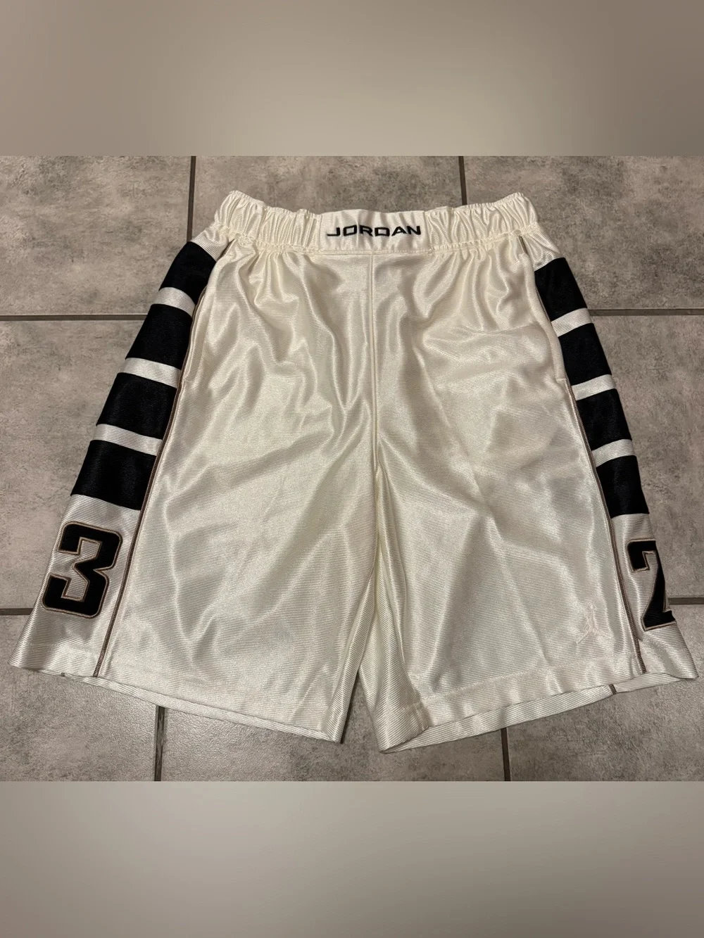 Jordan Brooklyn Cat Scratch Shorts Sail/Black Mens Size Small NWT
